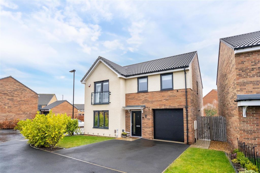 Property photo 1 of 12 External