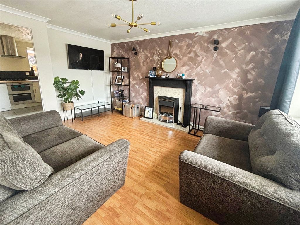 Property photo 2 of 16 Lounge