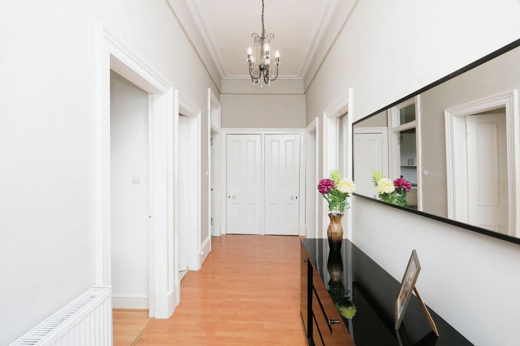 Property photo 2 of 17 Hallway