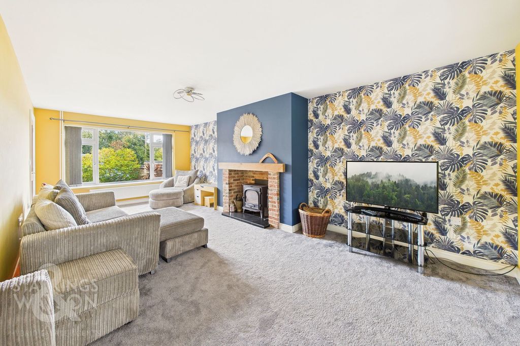Property photo 2 of 33