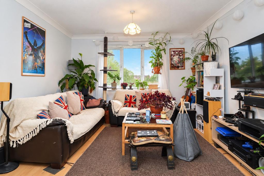 Property photo 3 of 9 Living Room 2.Png