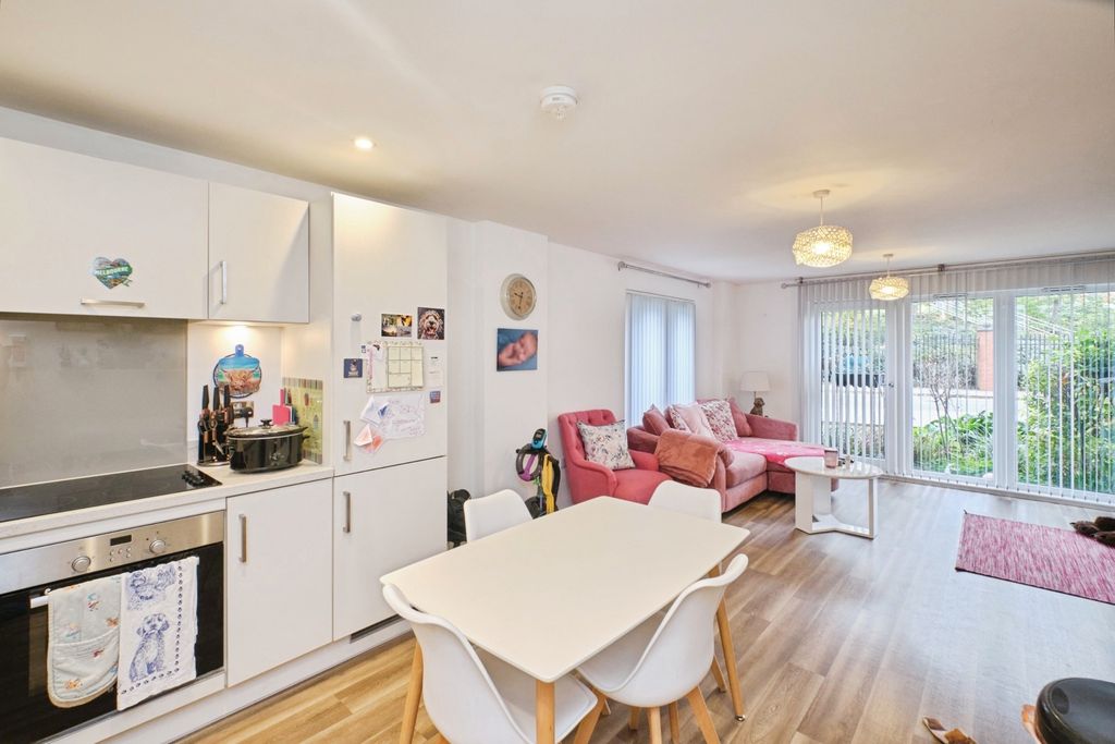 Property photo 2 of 17 Photo