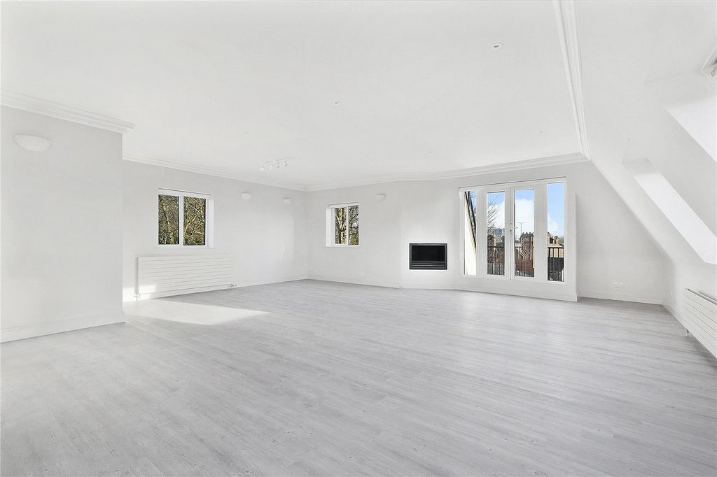 Property photo 2 of 22 Picture No. 19