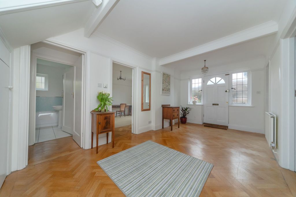 Property photo 2 of 23