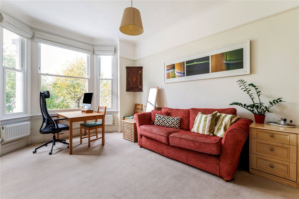 Property photo 3 of 11 Reception