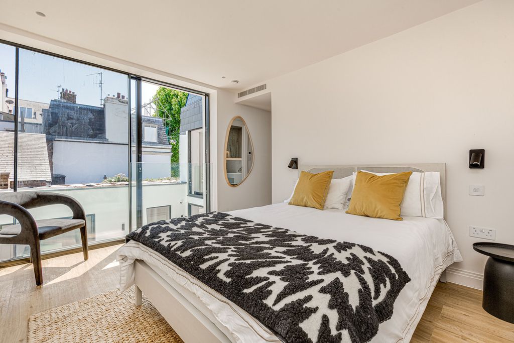 Property photo 2 of 21