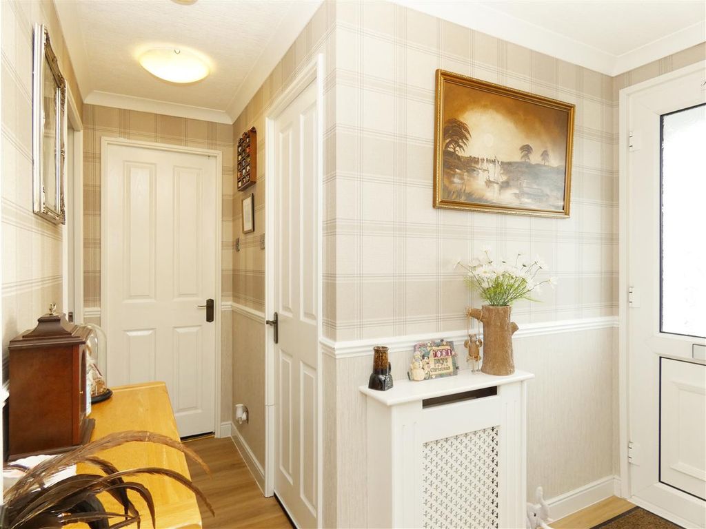 Property photo 3 of 22 Entrance Hall