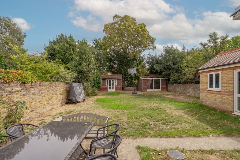 Property photo 3 of 18