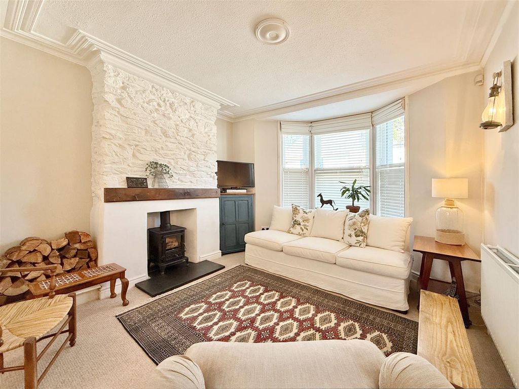 Property photo 2 of 18 Lounge.Jpg