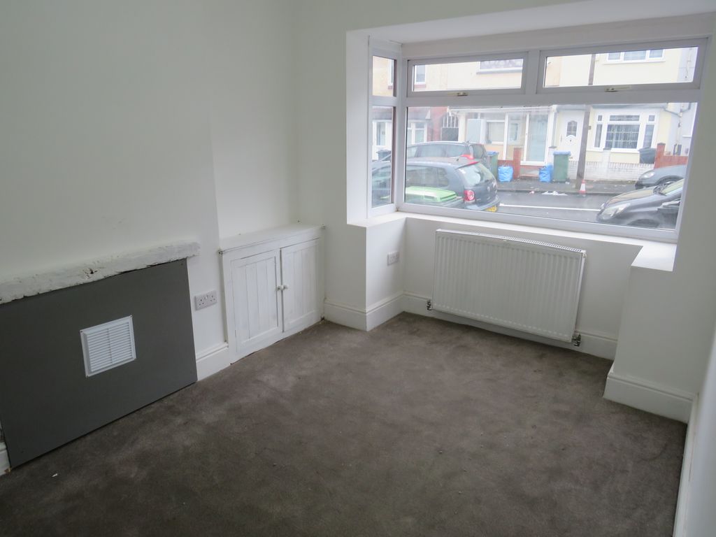 Property photo 3 of 7 Living Room