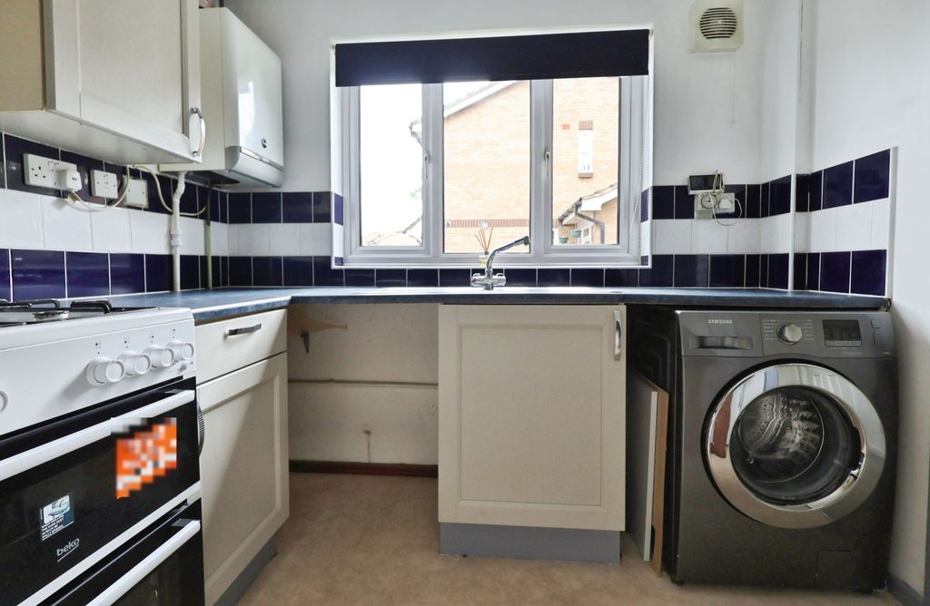 Property photo 3 of 33