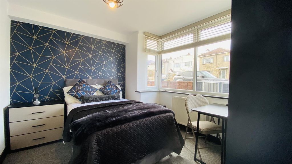 Property photo 1 of 27 Room 1 En-Suite