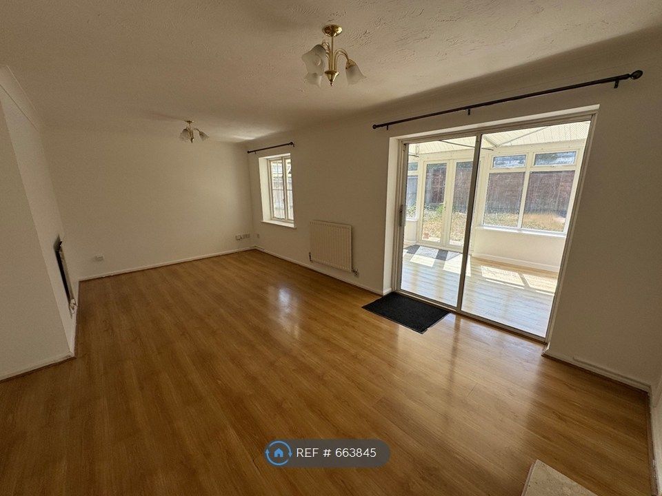 Property photo 2 of 14 Lounge