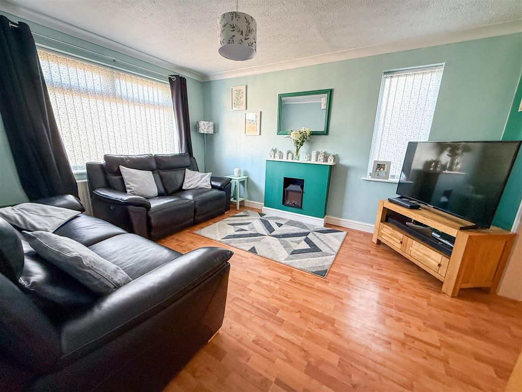 Property photo 2 of 25 Lounge