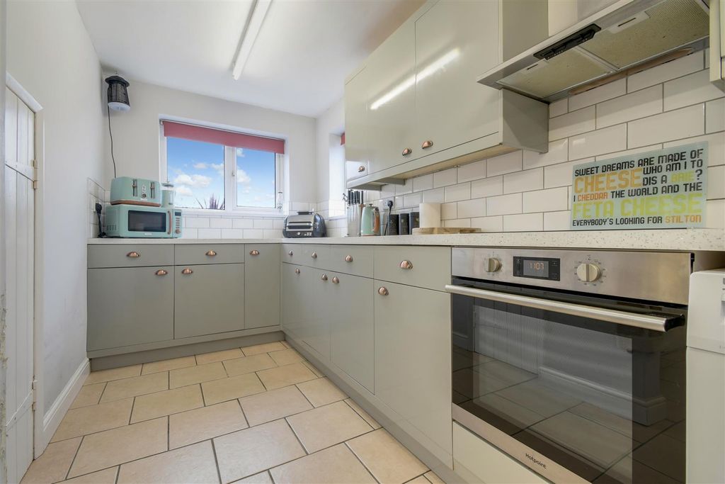 Property photo 3 of 29 Kitchen