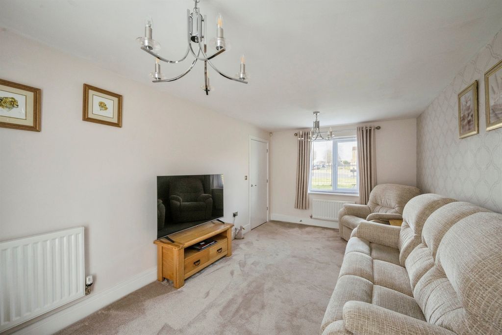 Property photo 2 of 23