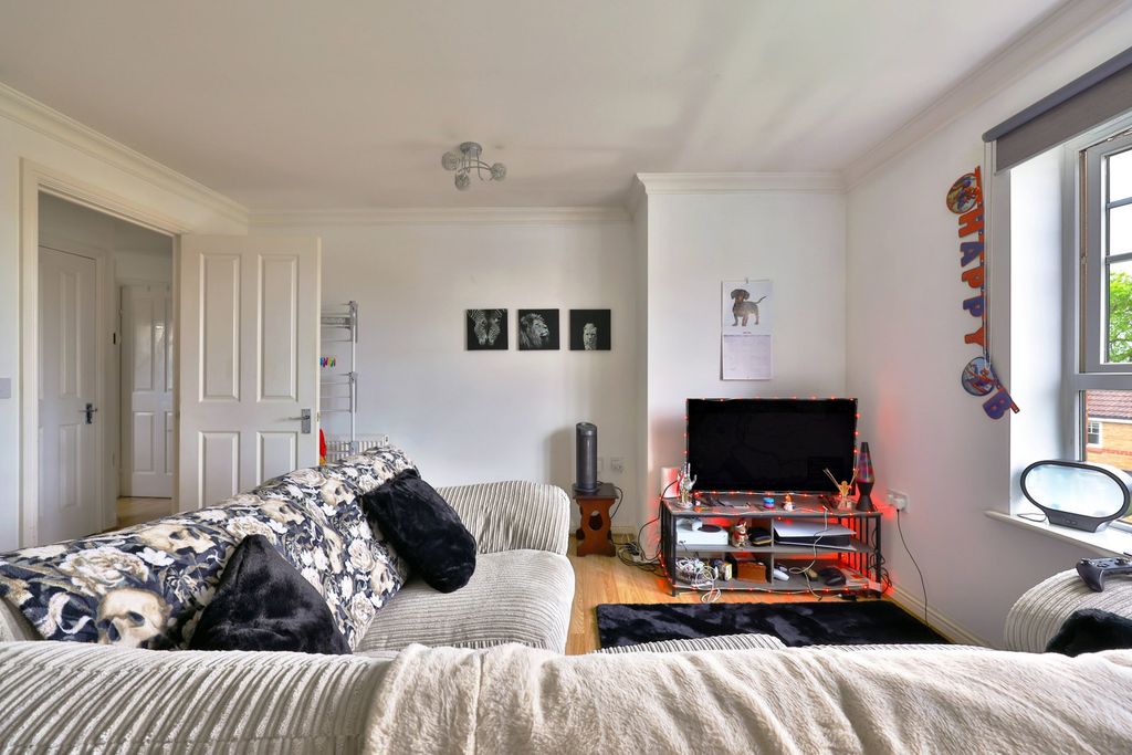Property photo 3 of 11