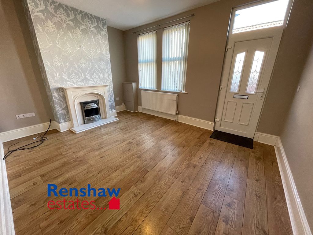 Property photo 3 of 10 L.Jpg