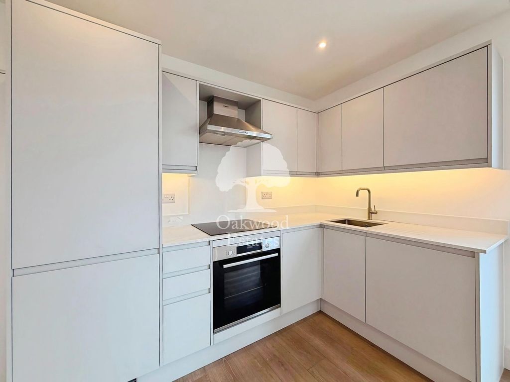 Property photo 3 of 10 Kitchen