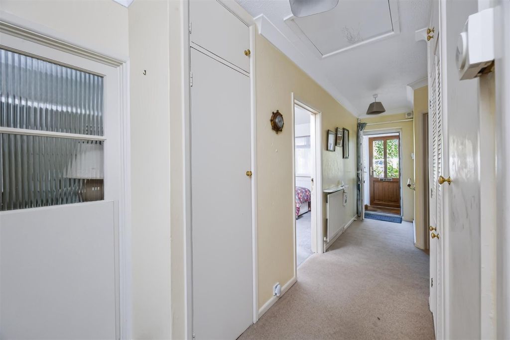 Property photo 3 of 16 Entrance Hallway