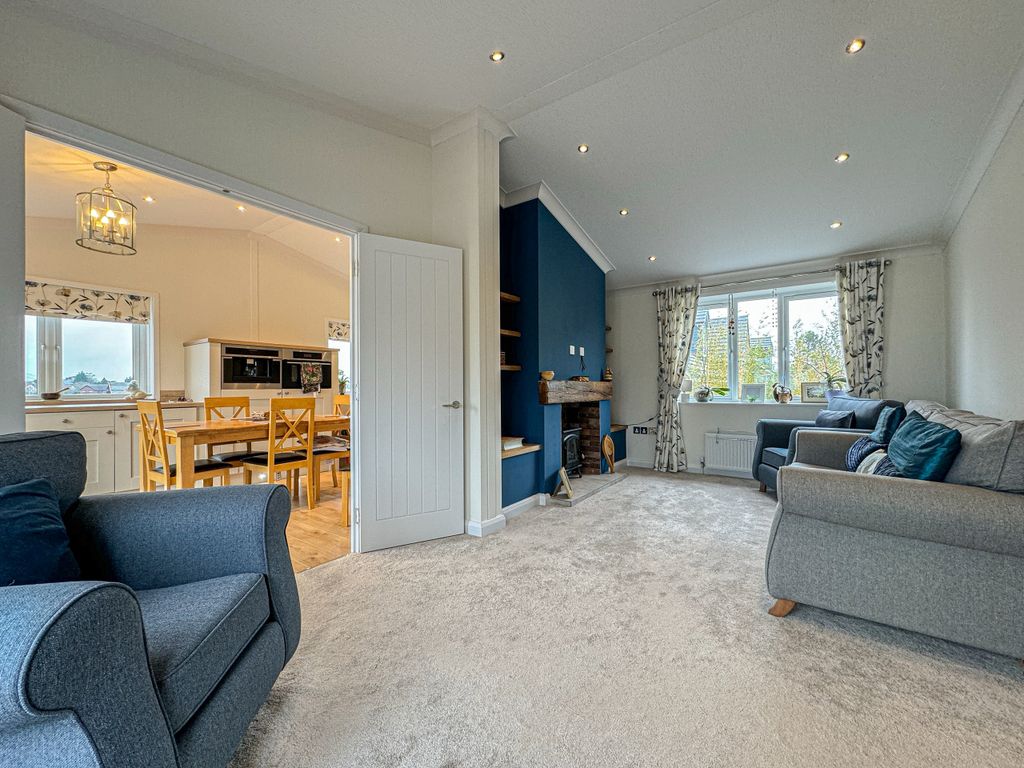 Property photo 3 of 10 15 Green Crize - Living Room