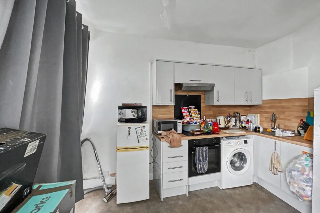 Property photo 2 of 25