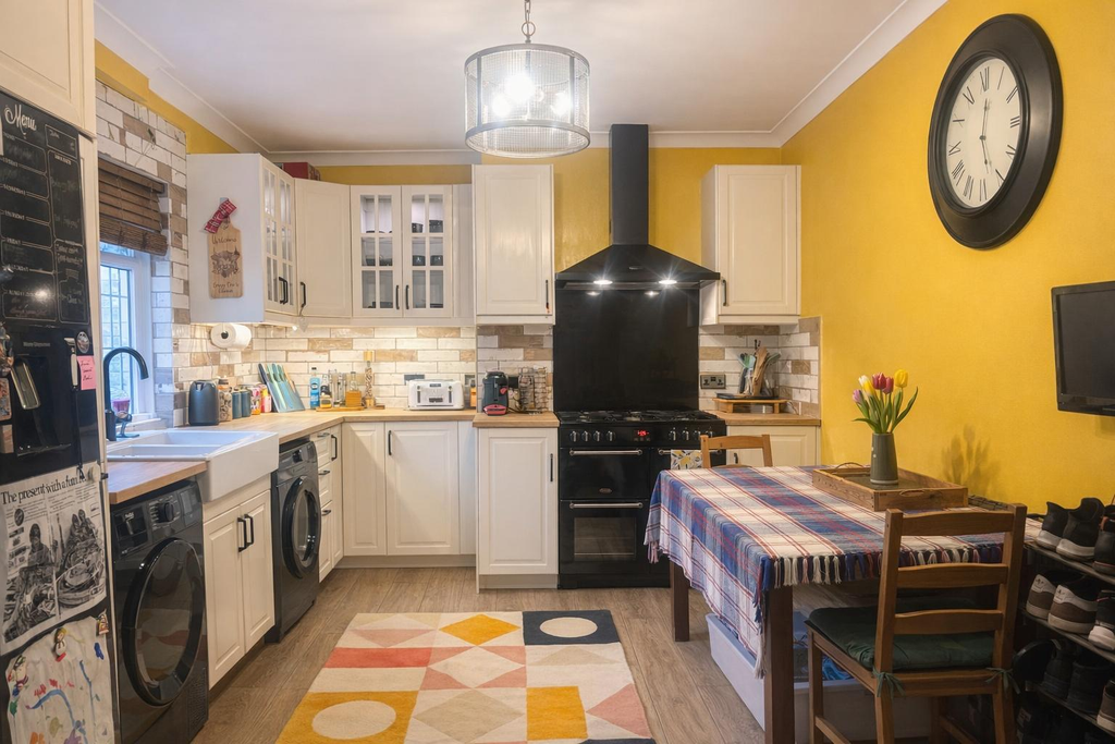 Property photo 3 of 10 Kitchen