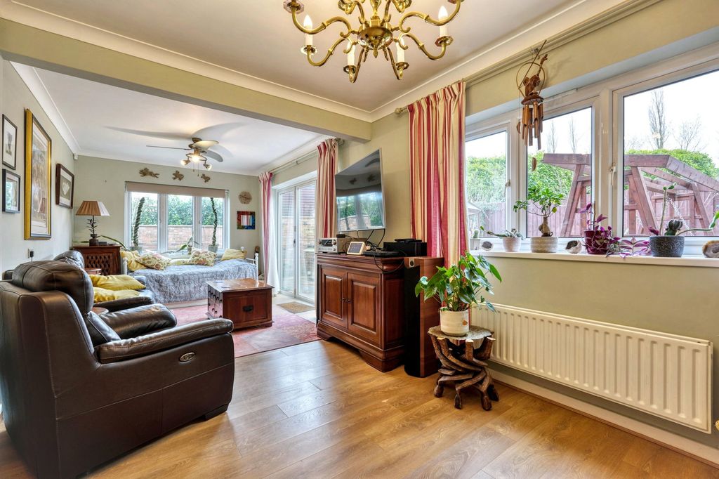 Property photo 2 of 27