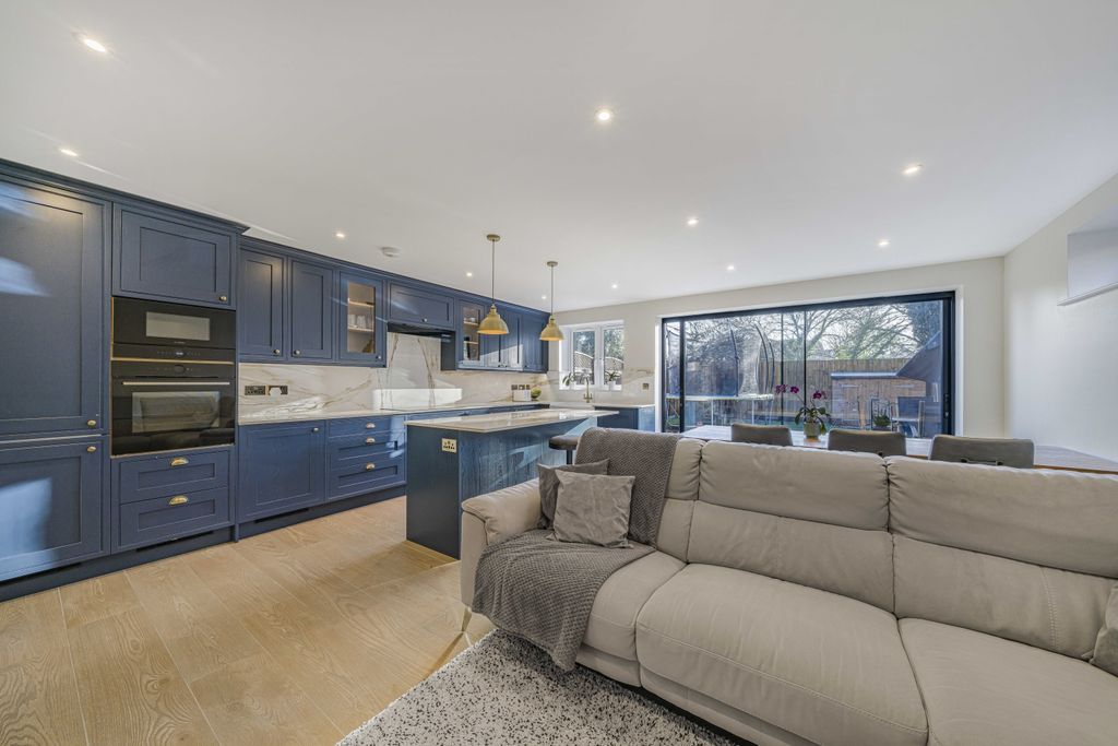 Property photo 3 of 36 Presented By Clinton At Ewemove Bexleyheath And D