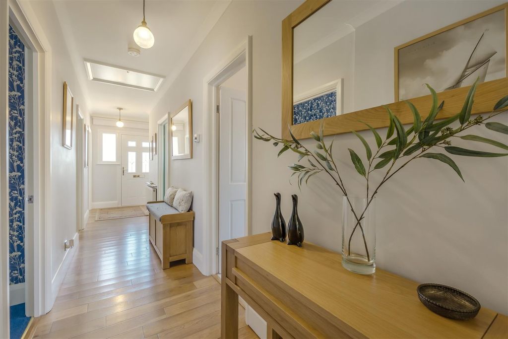 Property photo 3 of 22 8689855-Interior22.Jpg