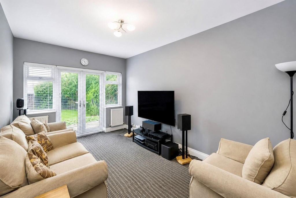 Property photo 3 of 14 Woodfield Way (19).Jpg