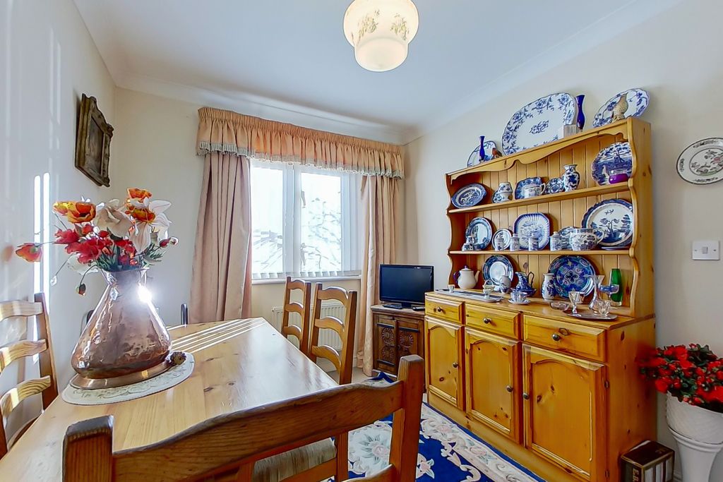 Property photo 3 of 34