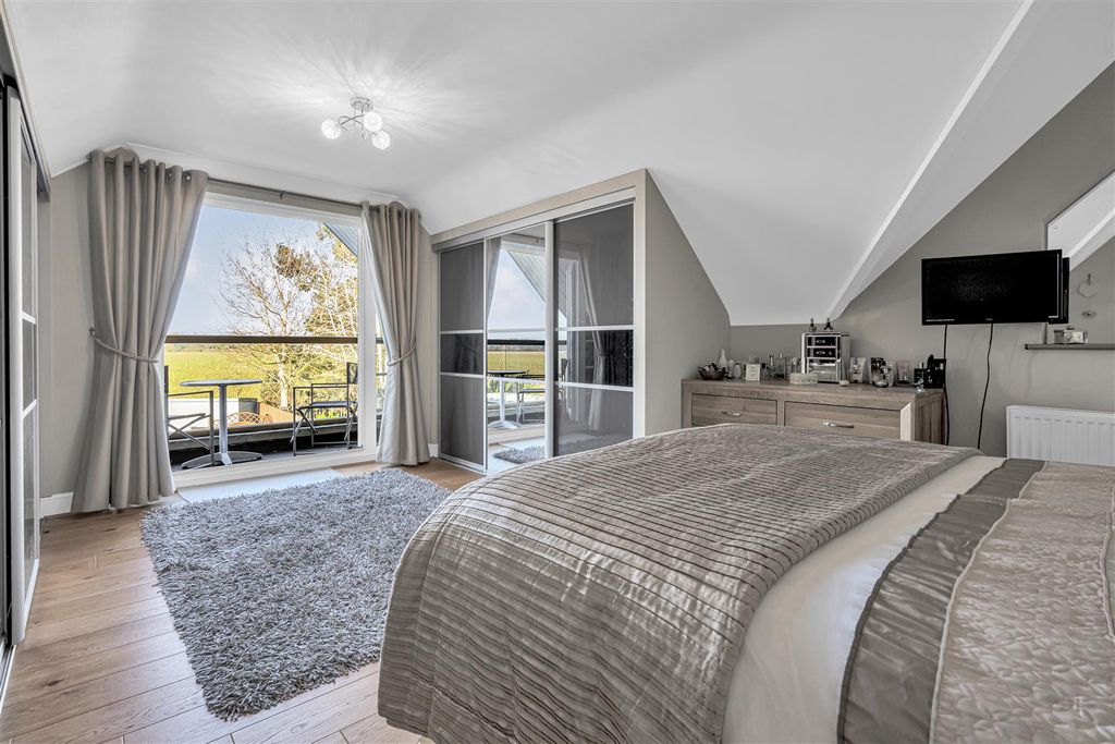 Property photo 3 of 19 Bedroom