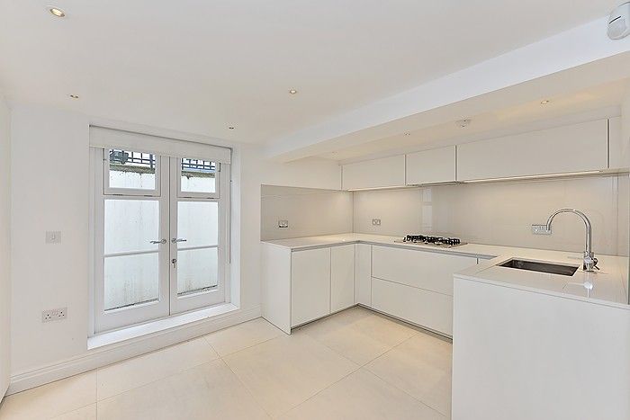 Property photo 3 of 12 Kitchen