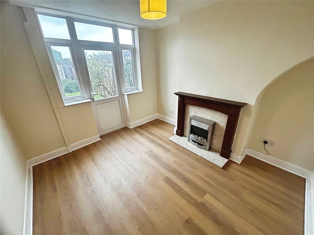 Property photo 3 of 14 Picture No. 02