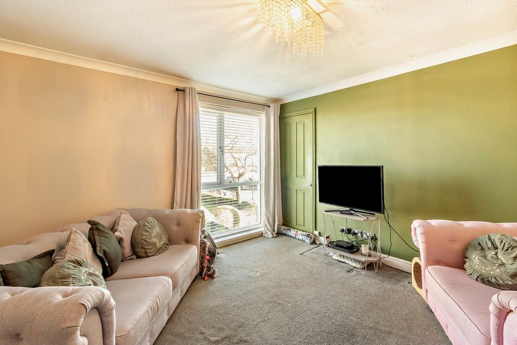 Property photo 2 of 19