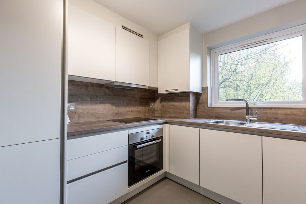 Property photo 1 of 11 Kitchen