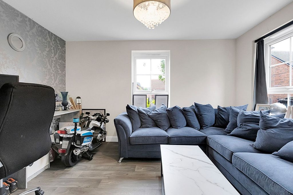 Property photo 3 of 20