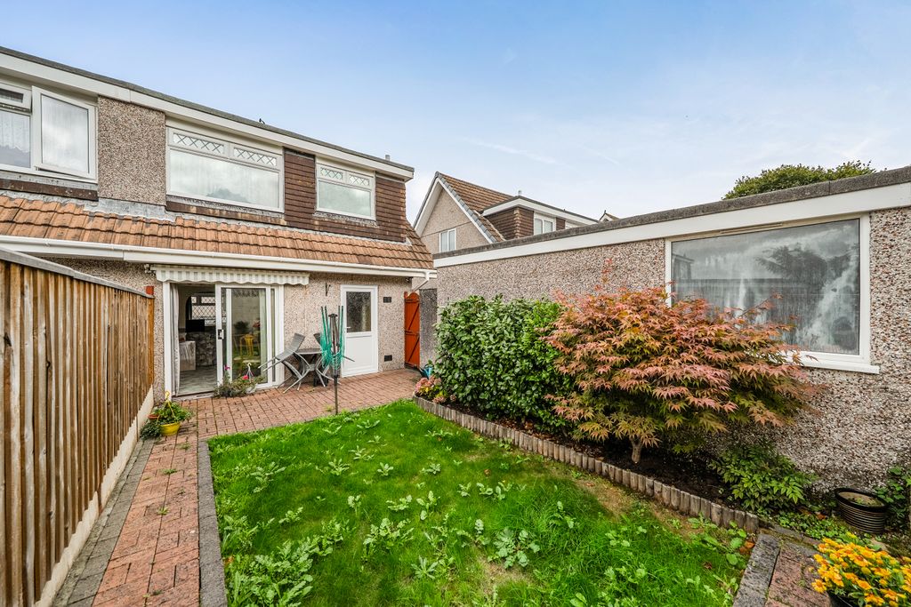 Property photo 3 of 13 Tern Gardens, Plympton