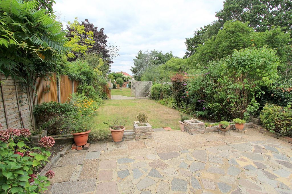 Property photo 2 of 21 Garden.Jpg