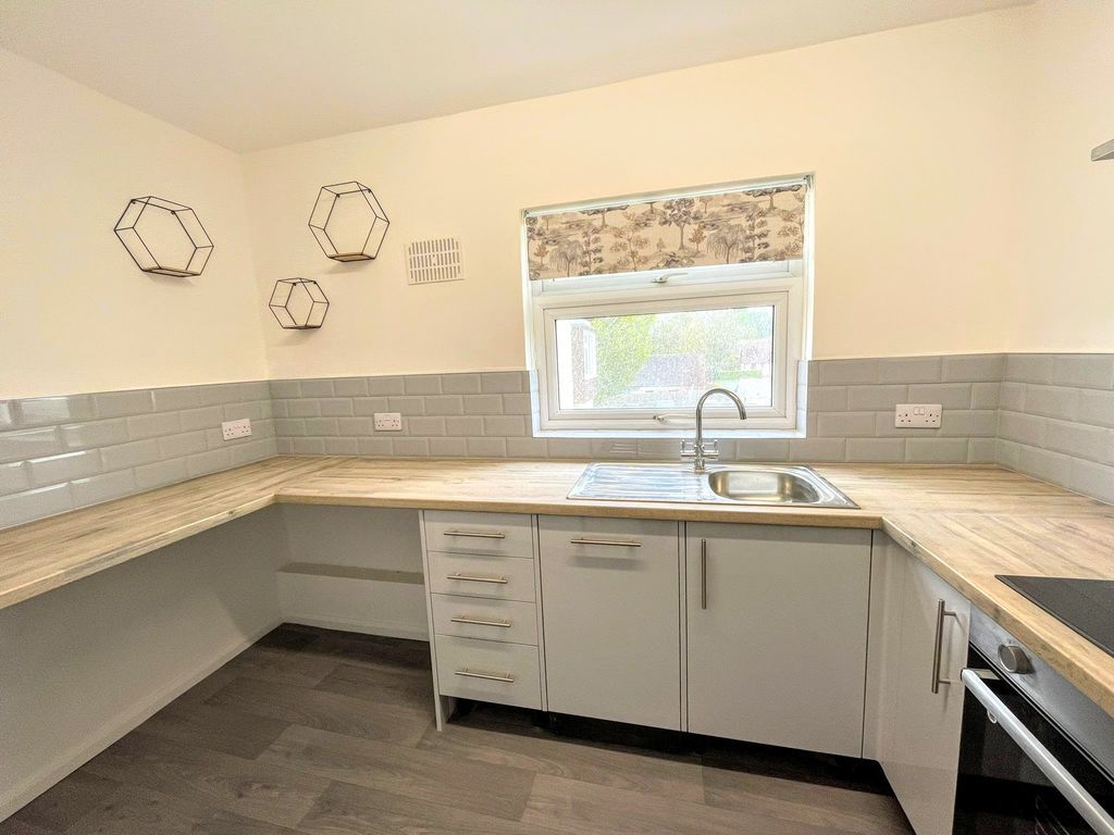 Property photo 3 of 7 Photo 6