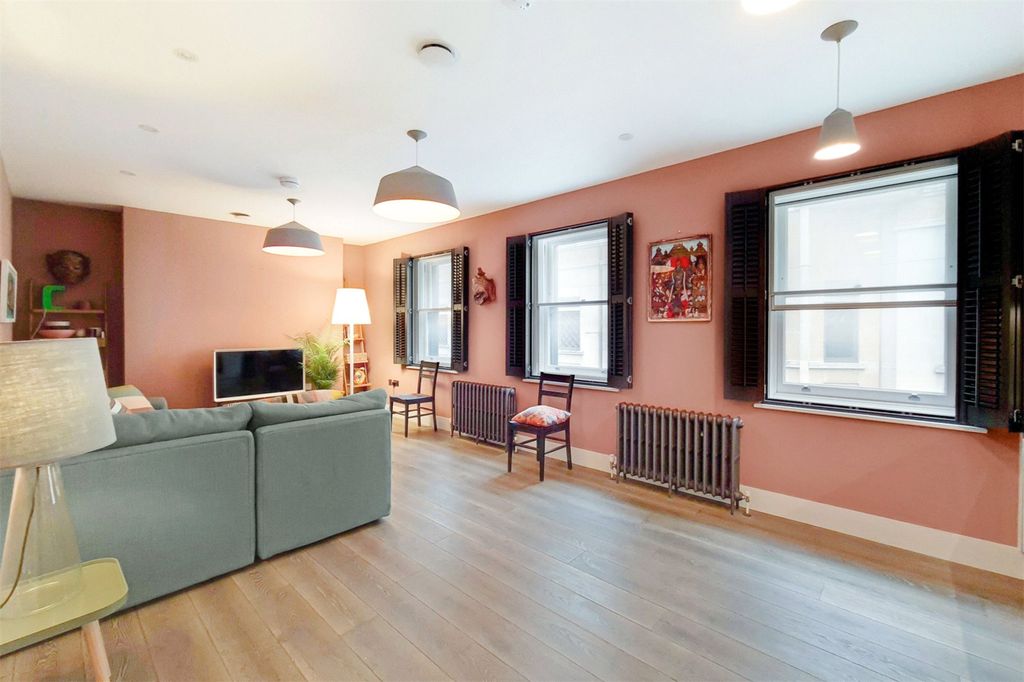 Property photo 2 of 11 Rupert Court