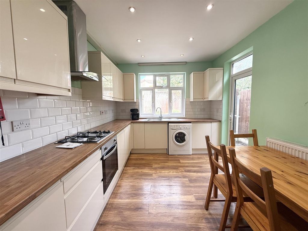 Property photo 2 of 10 Kitchen.Jpg