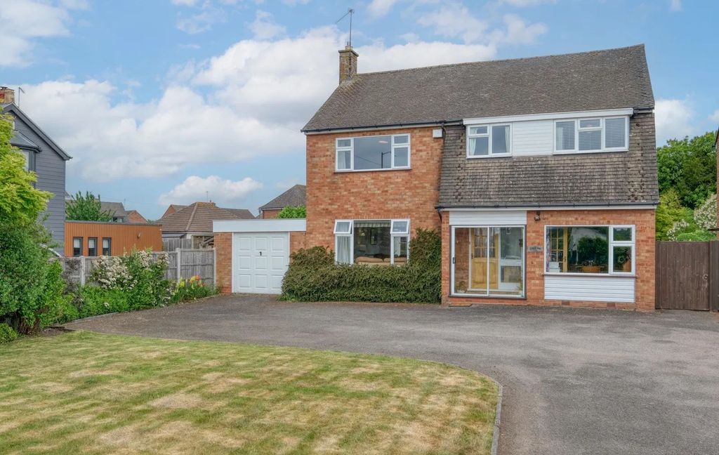 Property photo 2 of 34