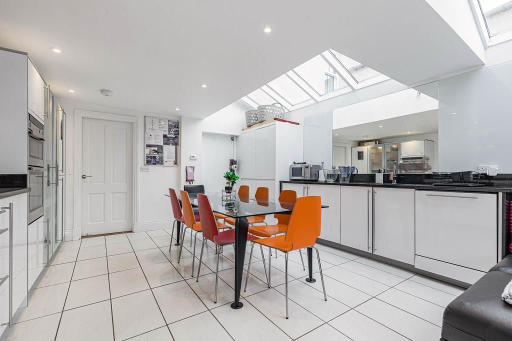 Property photo 3 of 12 Kitchen