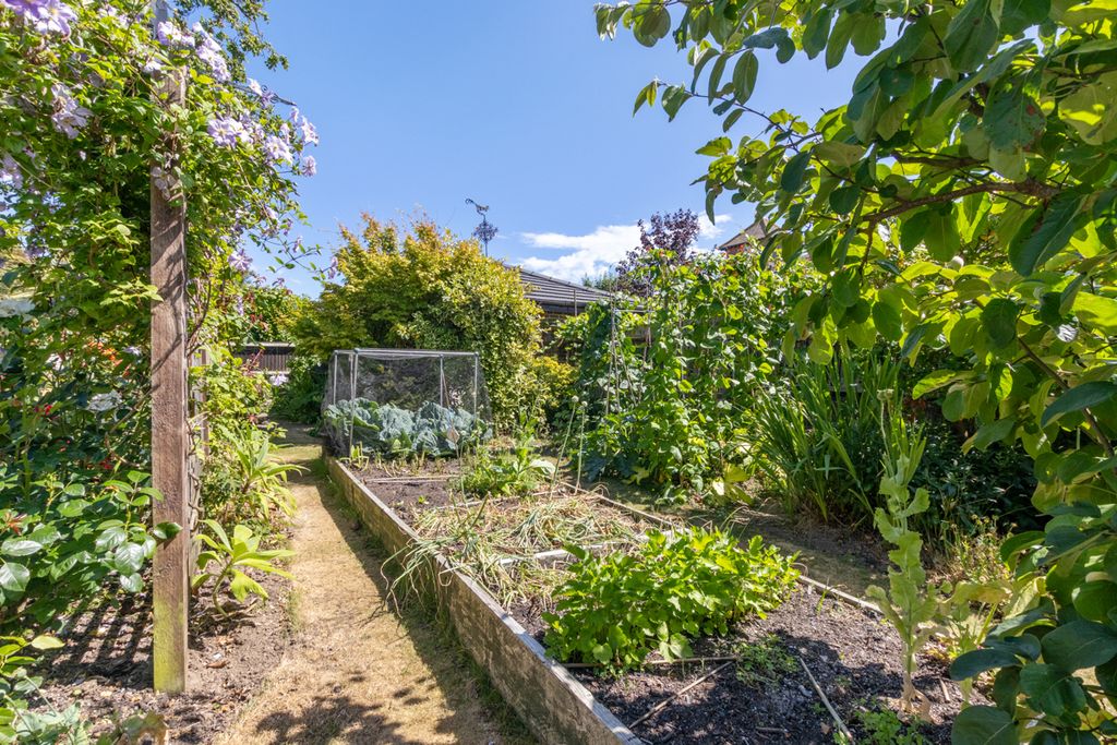 Property photo 3 of 27