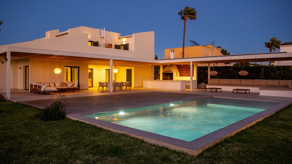 Property photo 2 of 28 81217 Small-7.Jpg