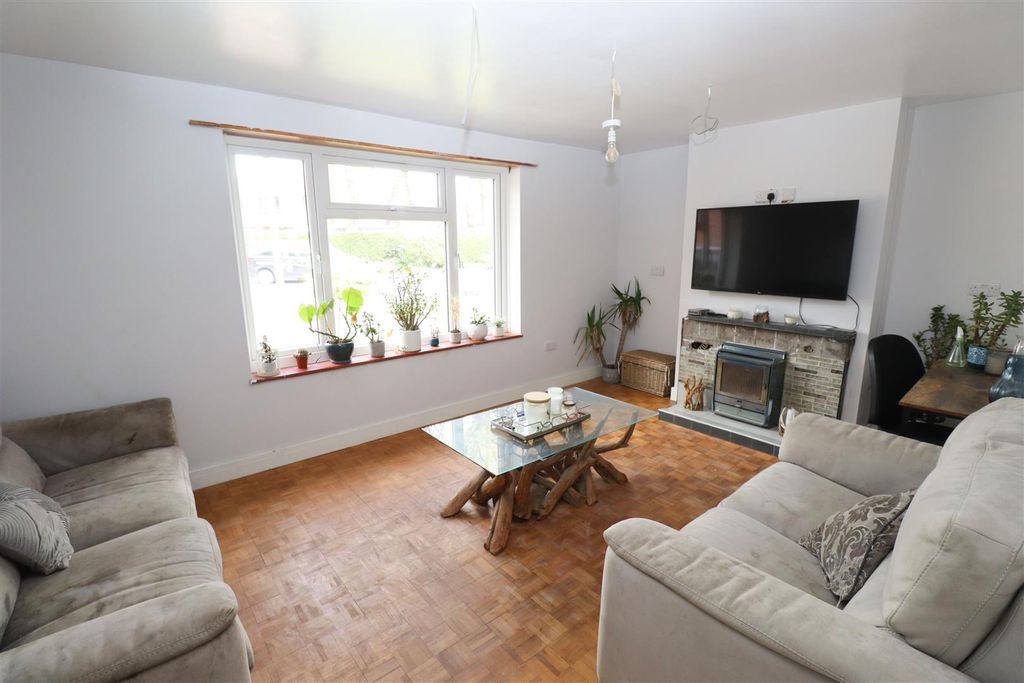 Property photo 2 of 14 Living Room