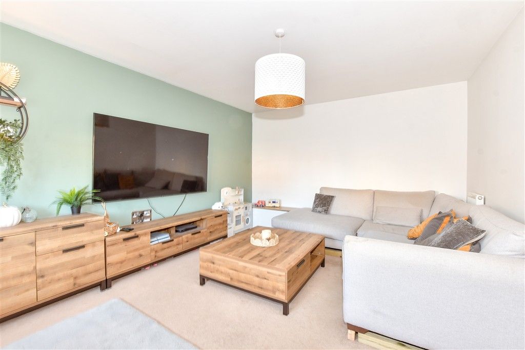 Property photo 2 of 13 Lounge