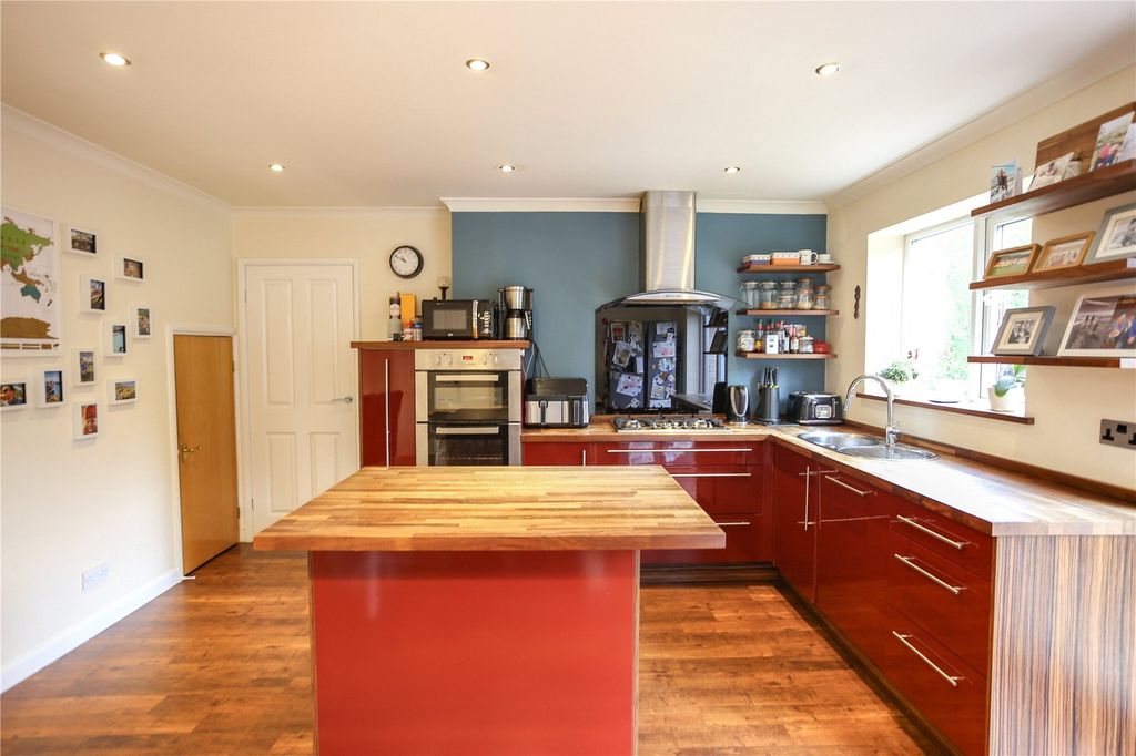 Property photo 3 of 22 Picture No. 16